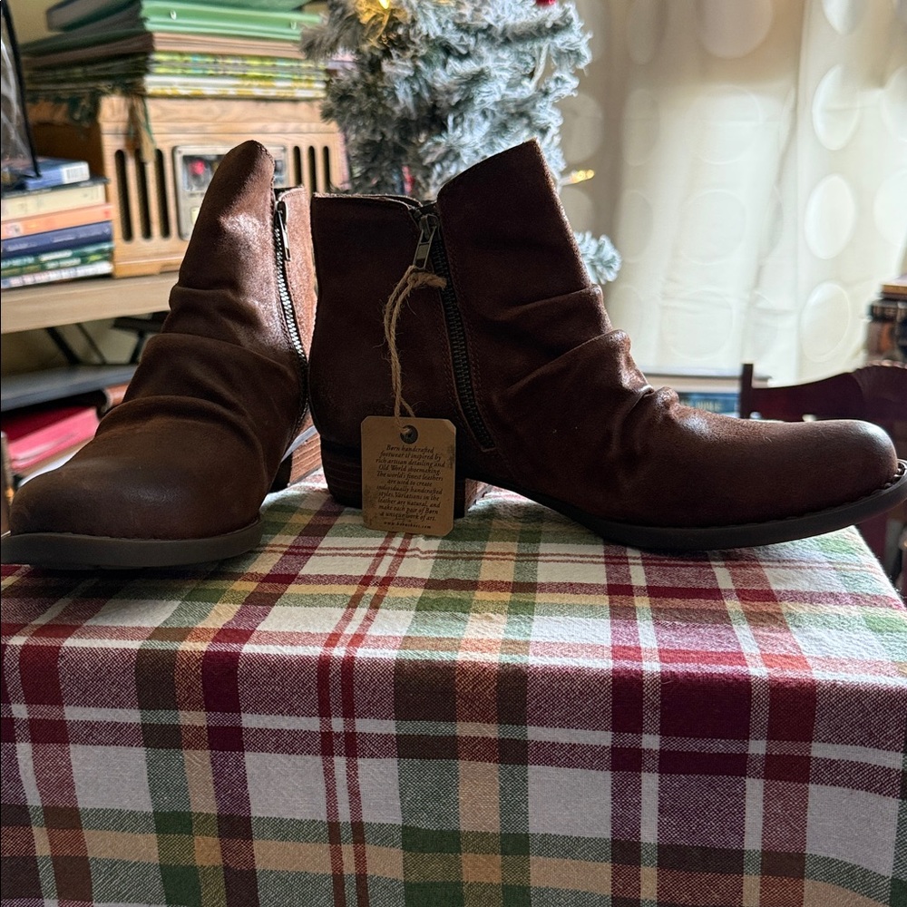BORN “falco” rust ankle boots size 10 new with box